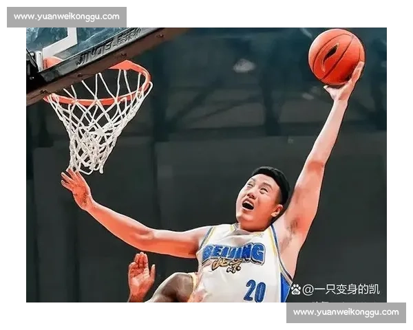 跳球争夺激烈上演 双方拼劲力与策略谁能笑到最后